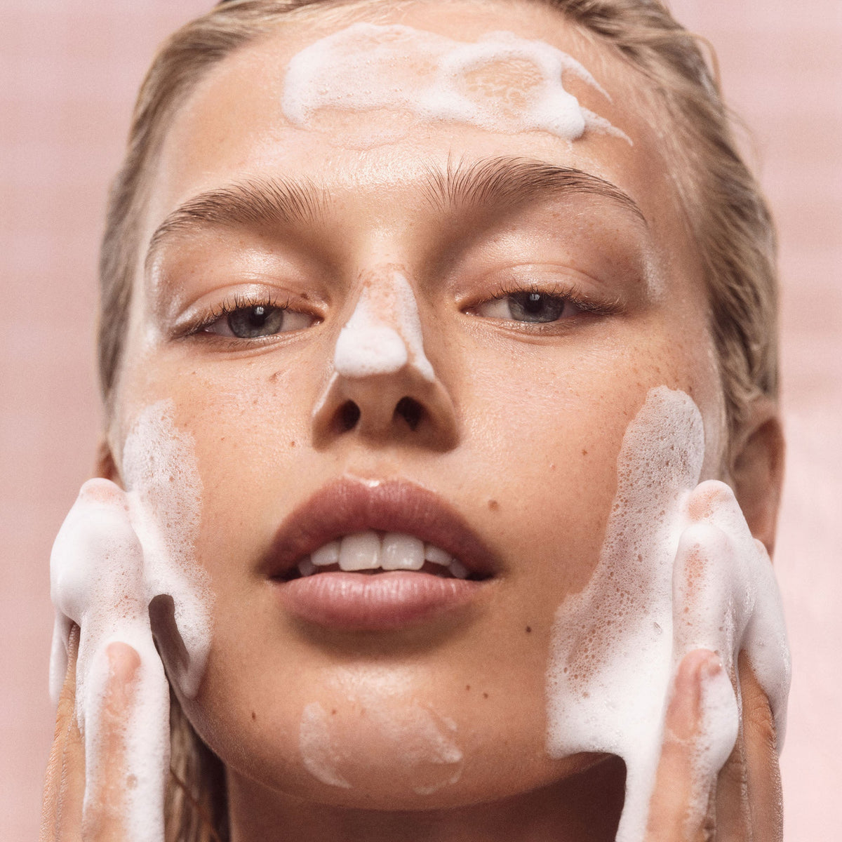mini-pink-dewtm-gel-cleanser-p9 Pinnk-Dew-4.jpg
