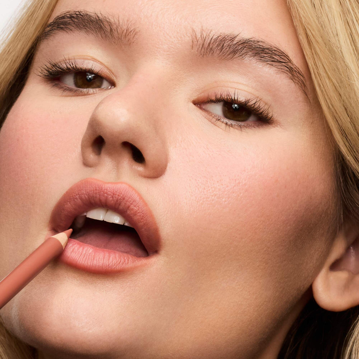 softline-lip-liner-latte-e7 SoftlineLipLiner_Latte_8.jpg